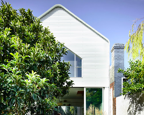 austin maynard architects renovates and extends single-storey melbourne home