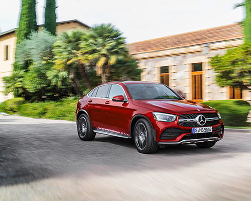 2020 mercedes-benz GLC coupé dynamically drops its roofline rearwards
