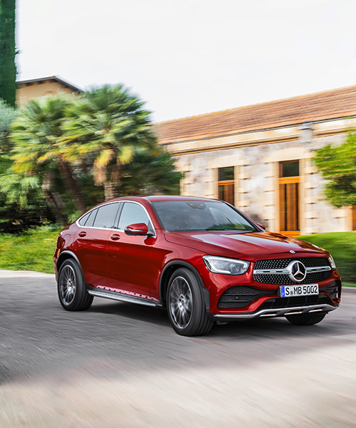 2020 mercedes-benz GLC coupé dynamically drops its roofline rearwards
