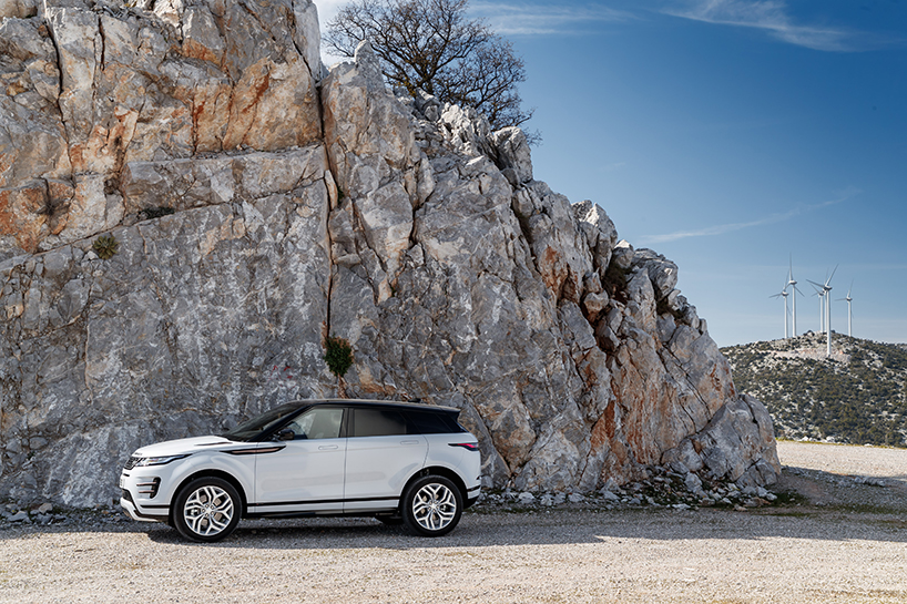 2024 Range Rover Evoque unveiled with subtle restyle, curved display, more  tech