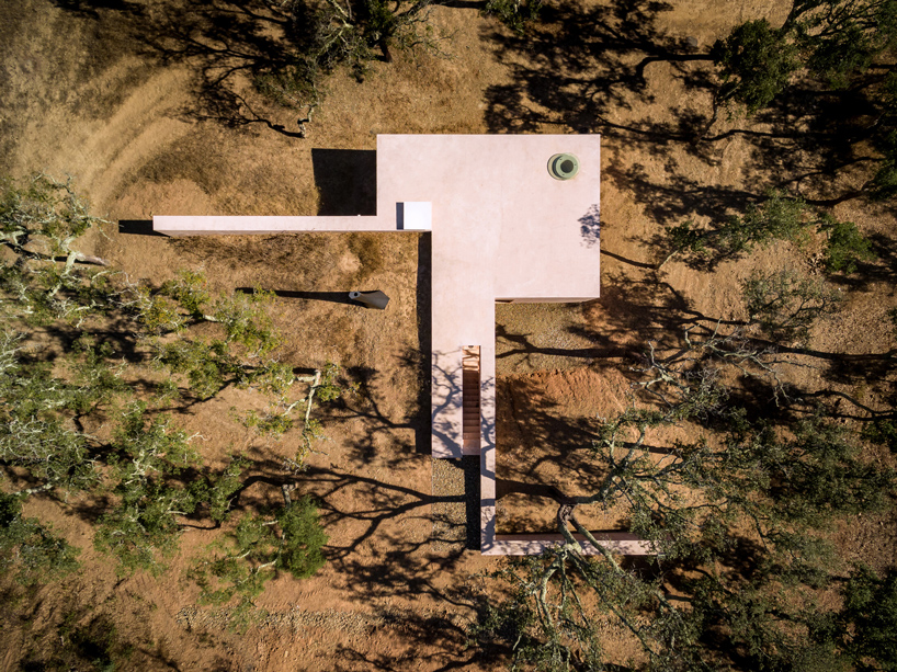 the cottage house is embedded into the landscape of southern portugal