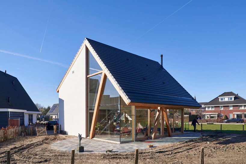  RV architecture completes gabled-roof wooden barnhouse in werkhoven, the netherlands