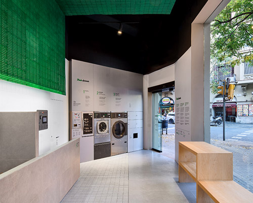 'fresh animals' by frederic perers is a self-service petcare center in barcelona