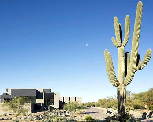 kendle design collaborative forms a house from concrete blocks in the arizona desert