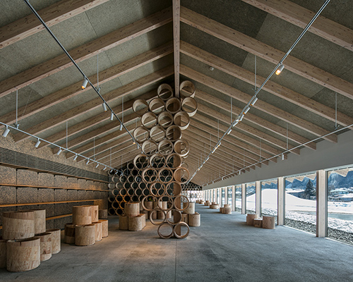 kengo kuma integrates natural hot springs into the oyu road station of kazuno city