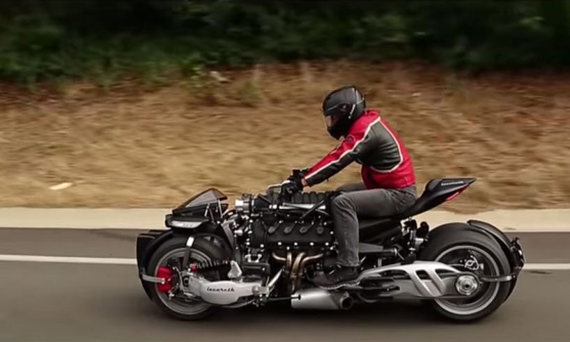Η μοτοσικλέτα που φέρει lazareth πηγαίνει από το δρόμο στον ουρανό σε 60 δευτερόλεπτα