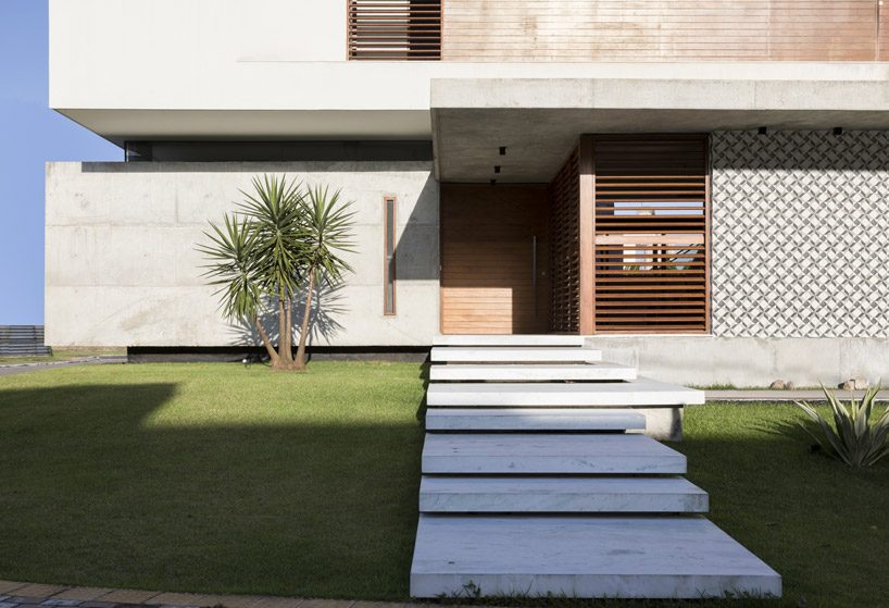 martins lucena arquitetos forms concrete coastal house in brazil designboom