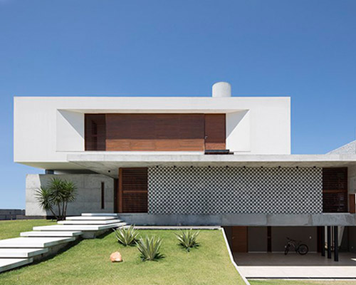 martins lucena arquitetos forms concrete coastal house in brazil
