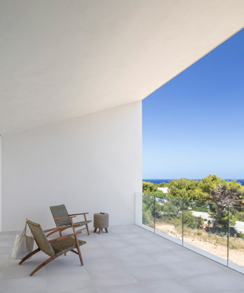 NOMO STUDIO creates a house to frame the views of menorca