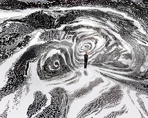 oscar oiwa paints hypnotic 'BLACK & LIGHT' mural within an inflatable dome
