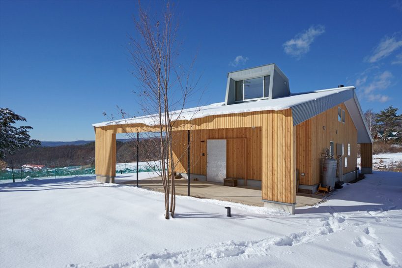 yuji tanabe builds second pettanco house with giant dormer in the japanese alps