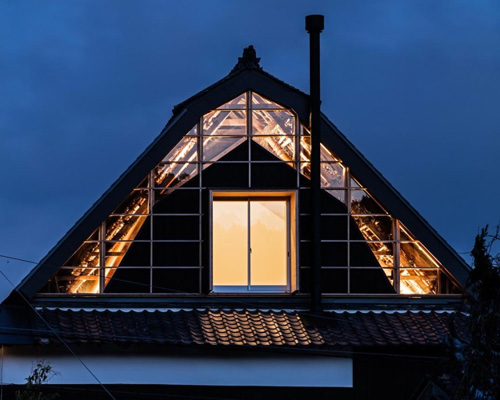 tadashi yoshimura breathes new life into thatched sloping roof of japanese residence