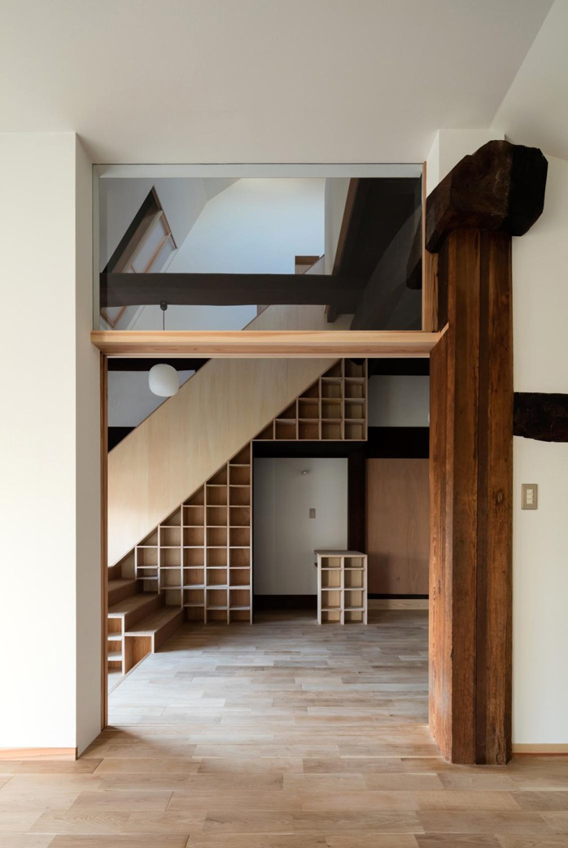 tadashi yoshimura breathes new life into thatched sloping roof of japanese residence