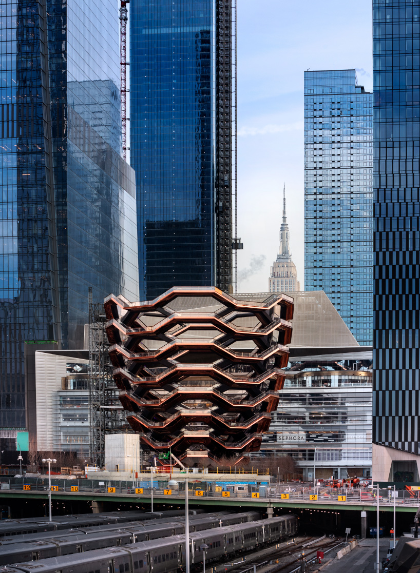 ‘vessel’, a climbable structure by heatherwick studio, opens in new york