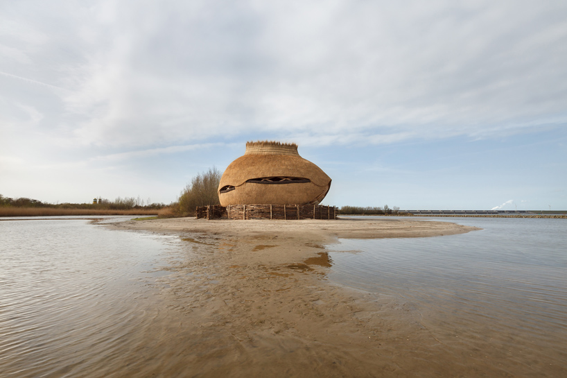 RO&AD constructs egg-shaped bird observatory along netherlands coast