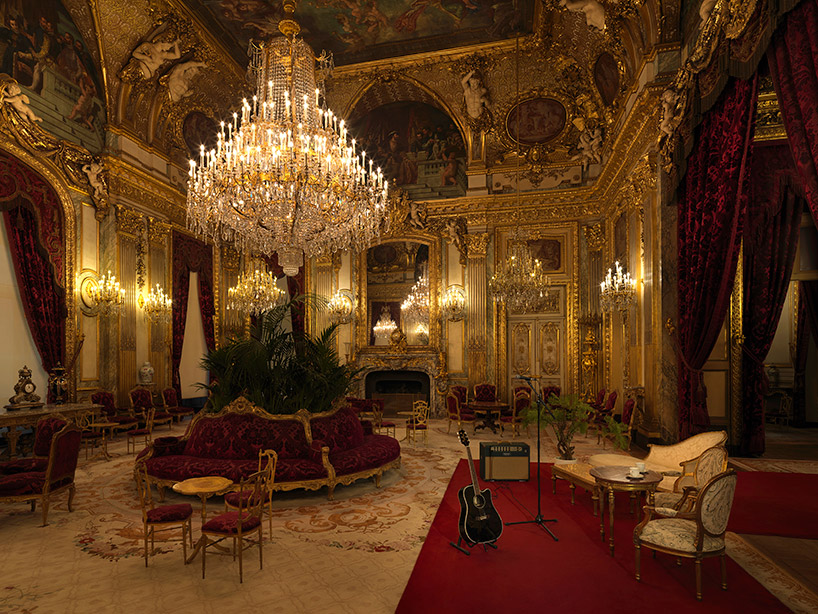 spend a night with mona lisa in the louvre courtesy of airbnb designboom