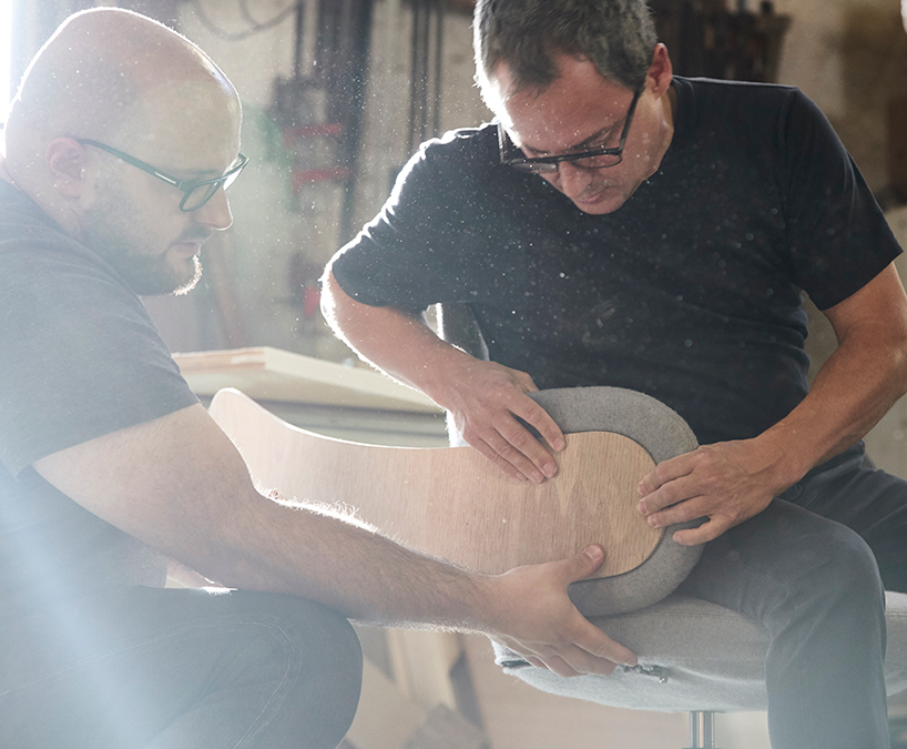 alki lan chair holds self-adjusting mechanisms within clean curving form