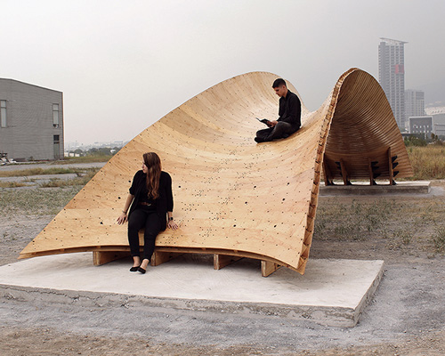 ‘bending bridges’ shapes plywood into double curvature pedestrian bridge in mexico