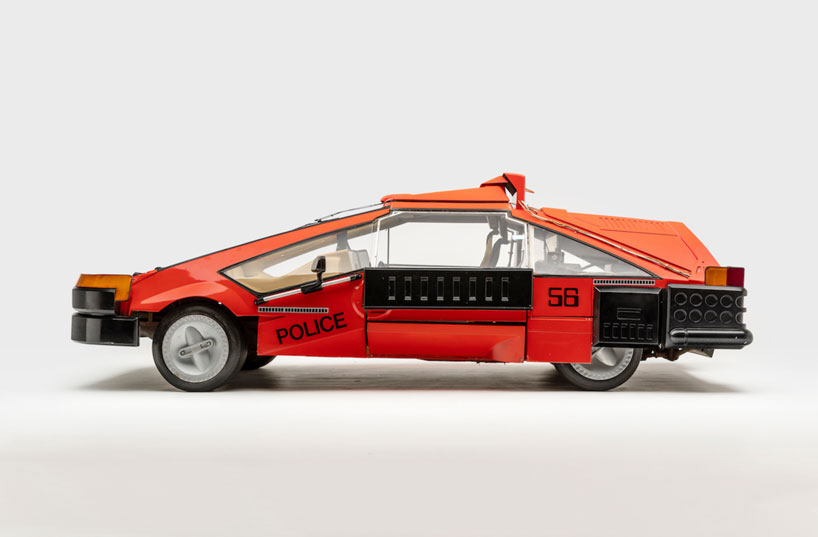 'hollywood dream machines' exhibition traces a history of sci-fi and fantasy cars designboom
