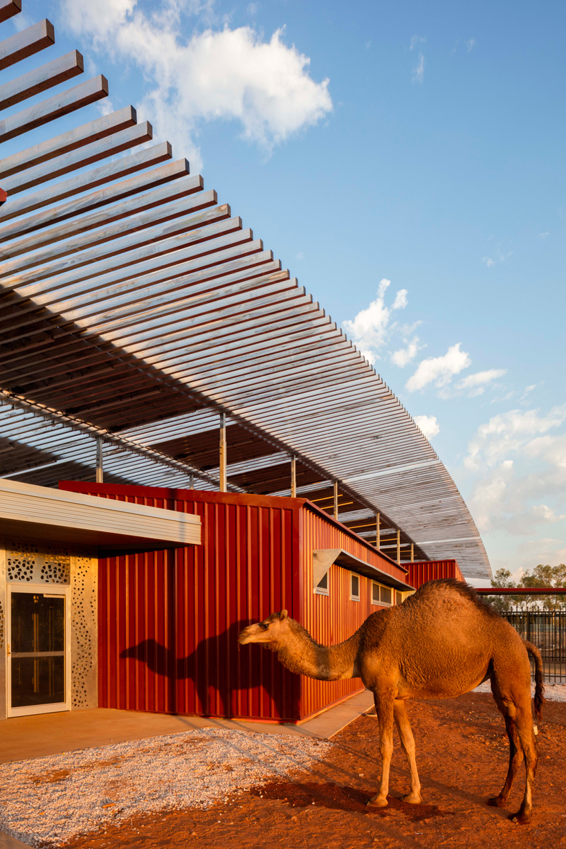 kaunitz yeung architecture builds two aboriginal health clinics in the australian desert