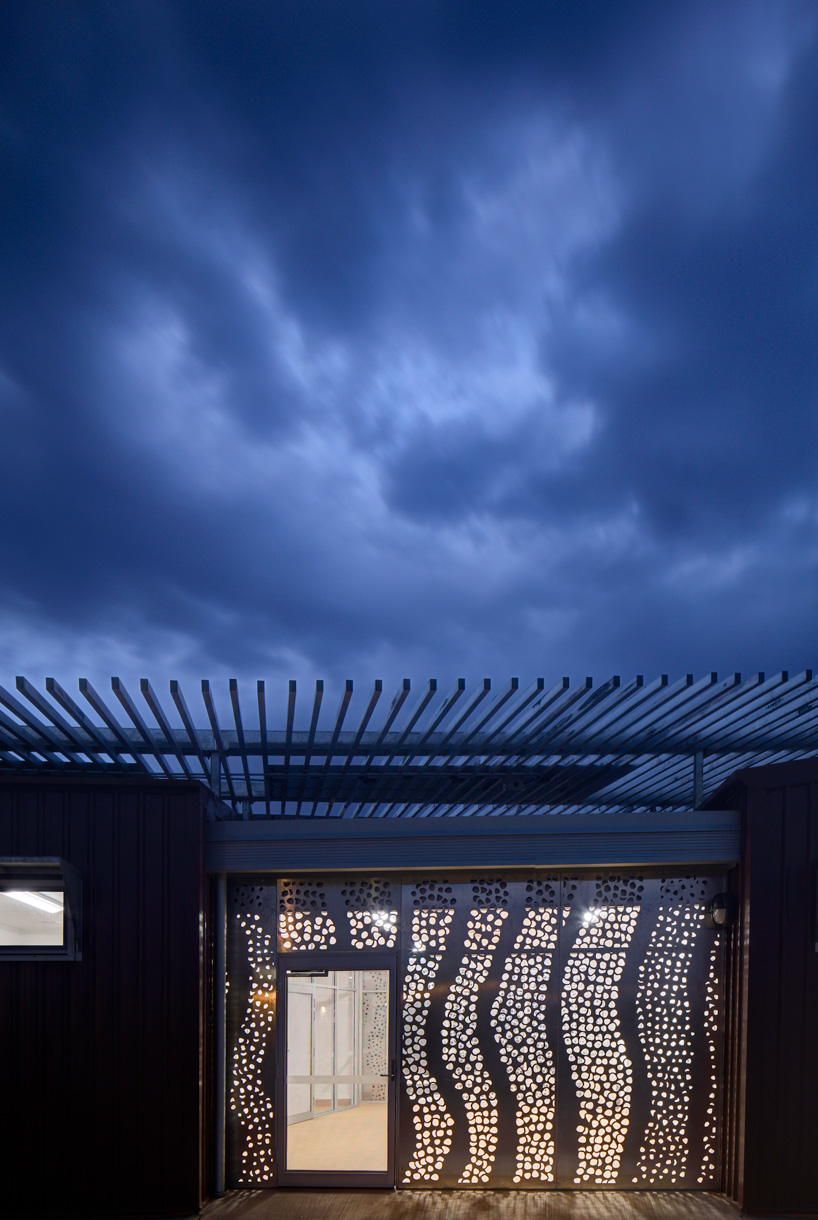 kaunitz yeung architecture builds two aboriginal health clinics in the australian desert