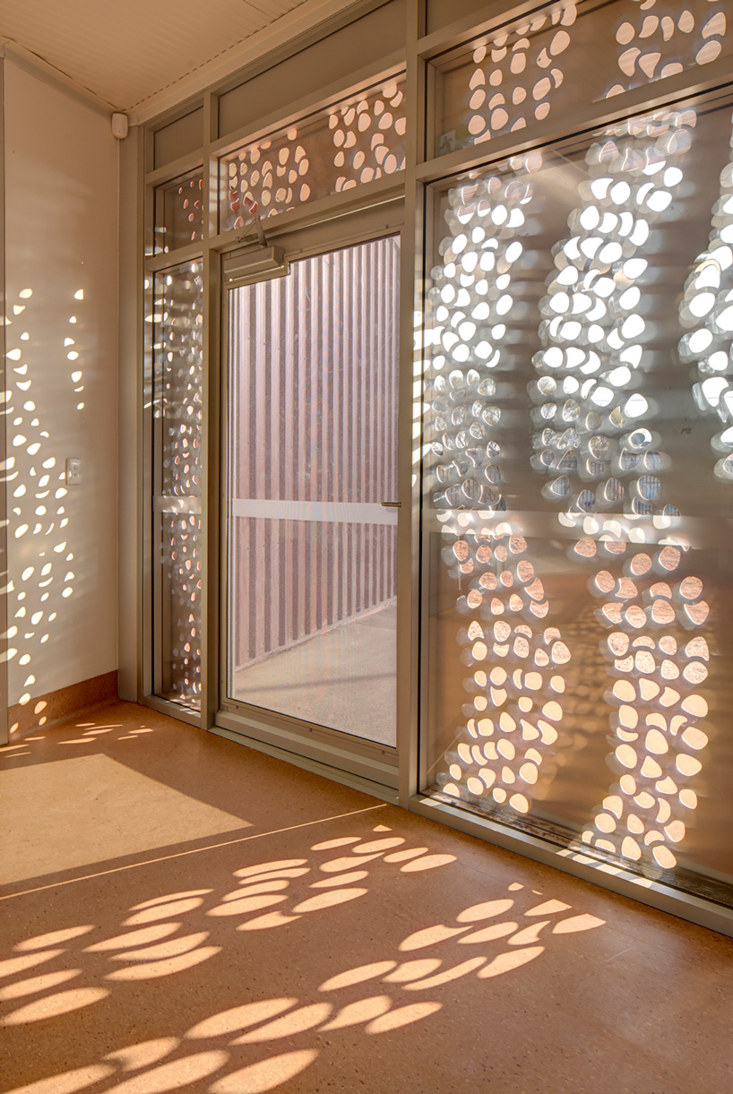 kaunitz yeung architecture builds two aboriginal health clinics in the australian desert