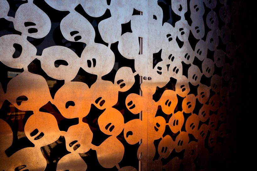 kaunitz yeung architecture builds two aboriginal health clinics in the australian desert