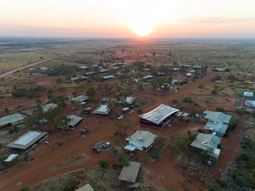 kaunitz yeung architecture builds two aboriginal health clinics in the australian desert