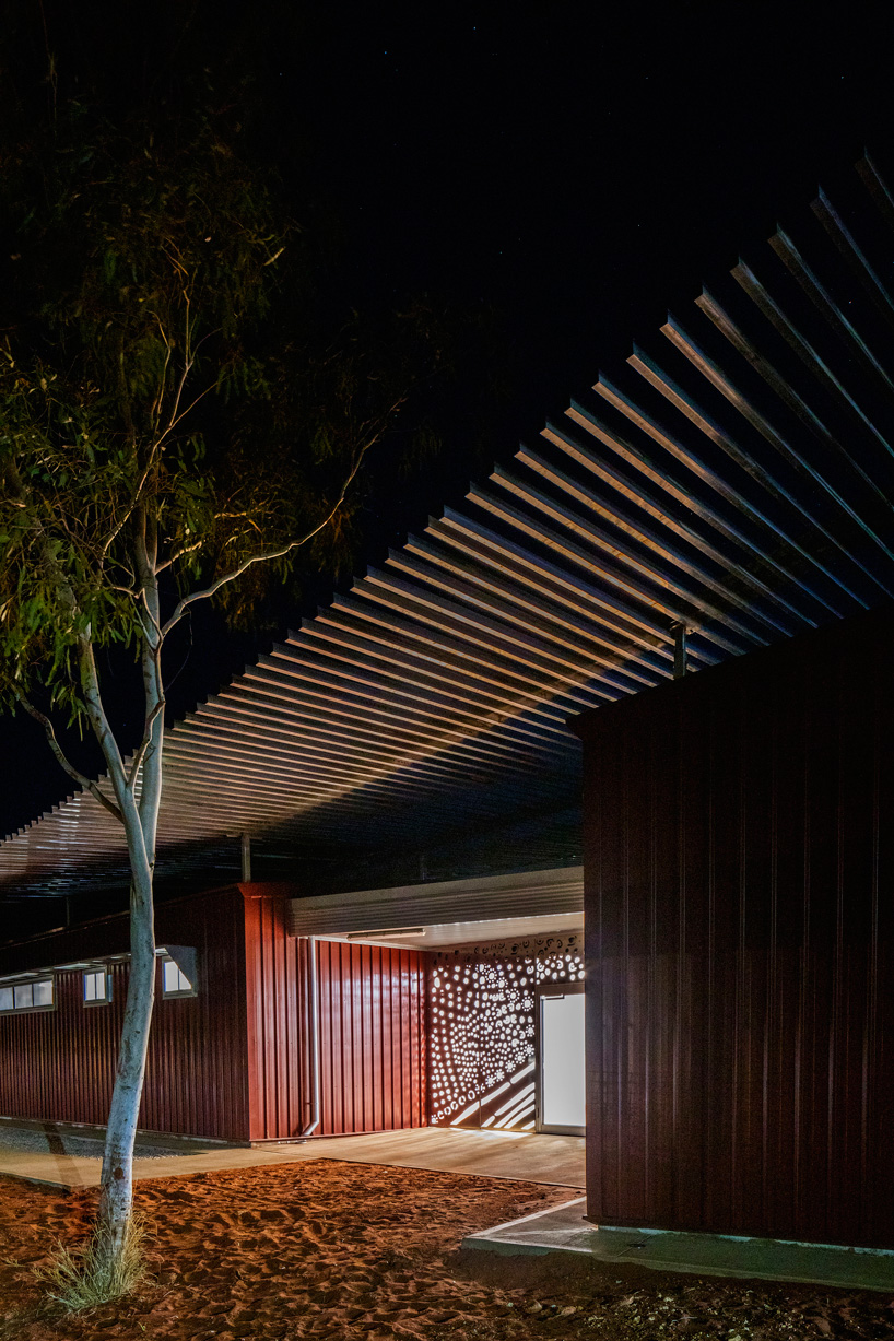 kaunitz yeung architecture builds two aboriginal health clinics in the australian desert