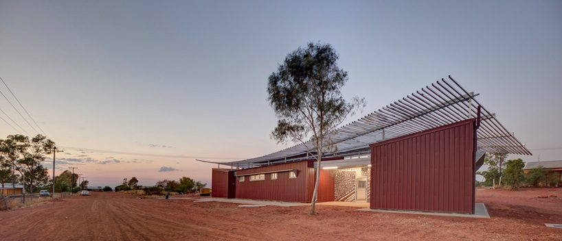 kaunitz yeung architecture builds two aboriginal health clinics in the australian desert