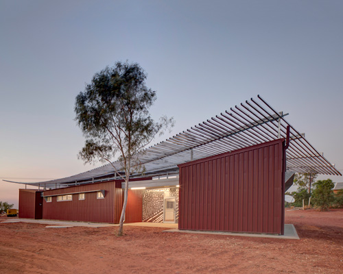 kaunitz yeung architecture builds two aboriginal health clinics in the australian desert