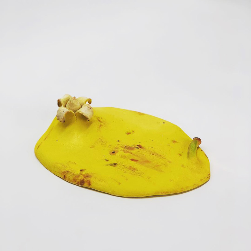 koji kasatani creates ongoing series of ultra-realistic banana ceramics designboom