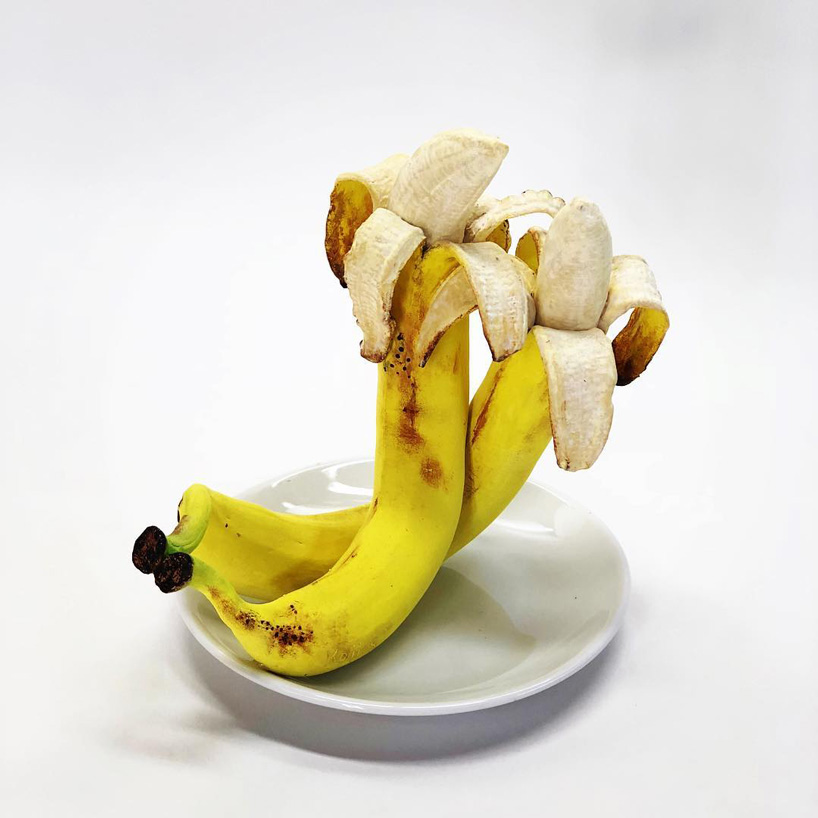 koji kasatani creates ongoing series of ultra-realistic banana ceramics designboom