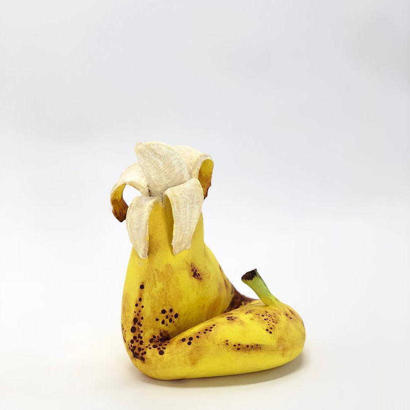 koji kasatani creates ongoing series of ultra-realistic banana ceramics designboom