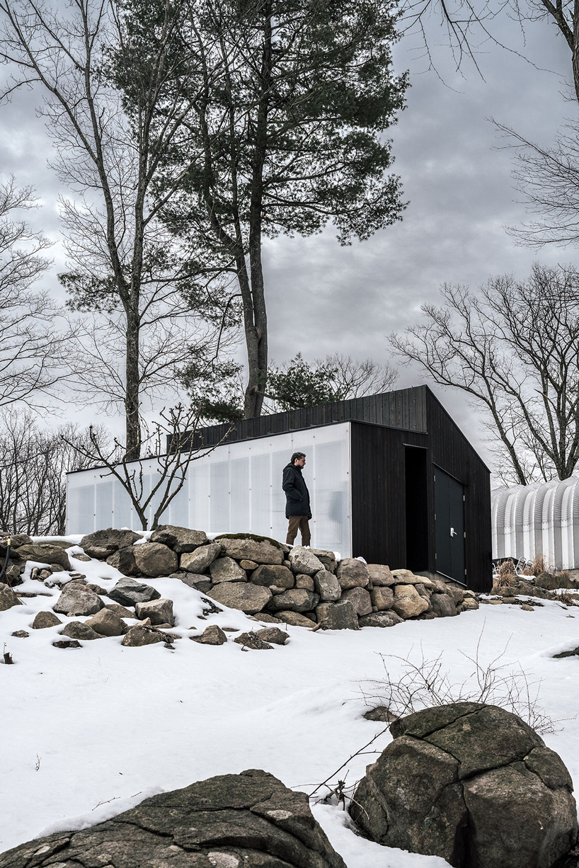 miguel quismondo builds small pavilion with charred wood and a polycarbonate façade