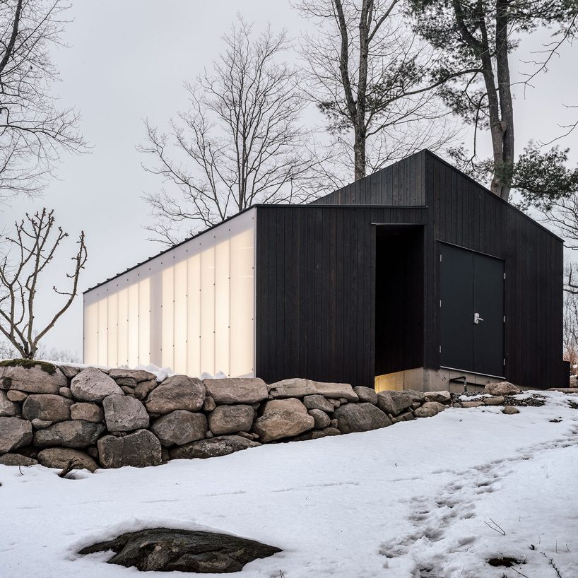 miguel quismondo builds small pavilion with charred wood and a polycarbonate façade