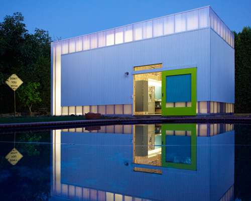 folded white boxes compose sobieski house in california, by koning eizenberg architecture