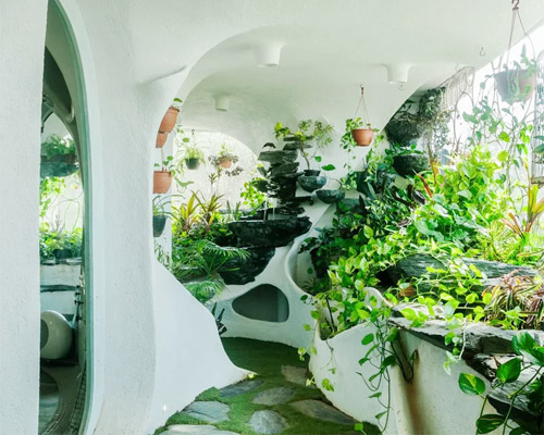 the white room studio sculpts mumbai's 'garden room' with organic fluidity