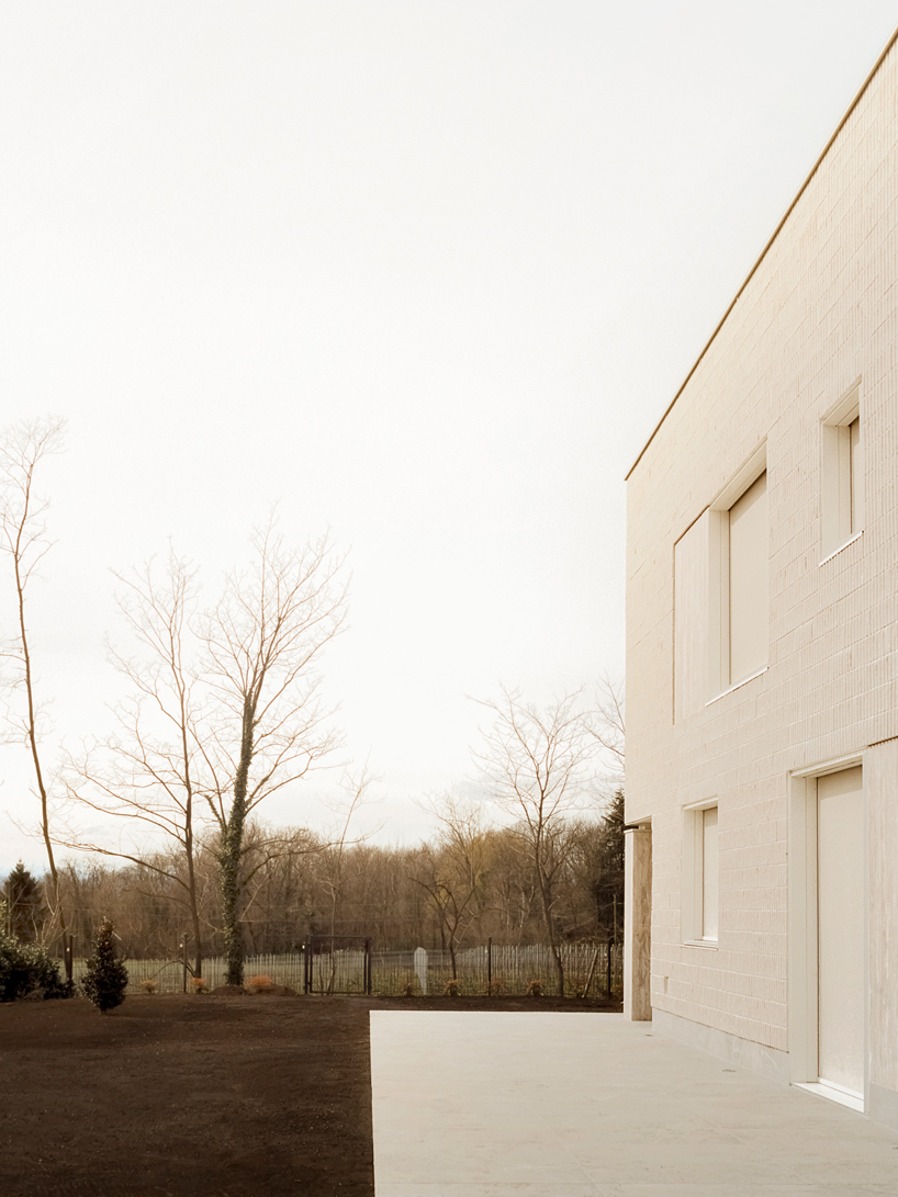 italy's 'house of the archeologist' expresses history through materiality