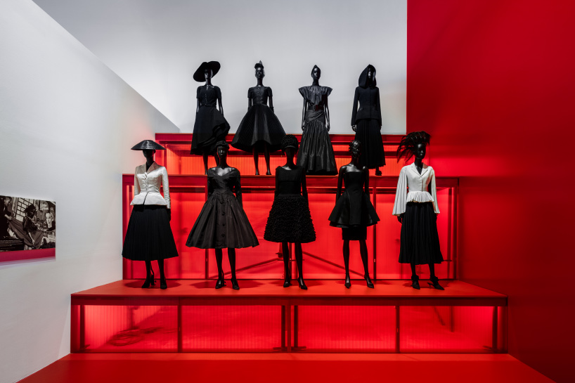 Dior #WindowDisplay in Paris, in collaboration with