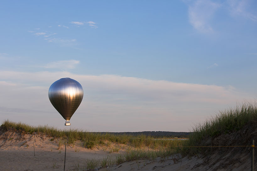 doug aitken sends mirror-surfaced hot air balloon across massachusetts