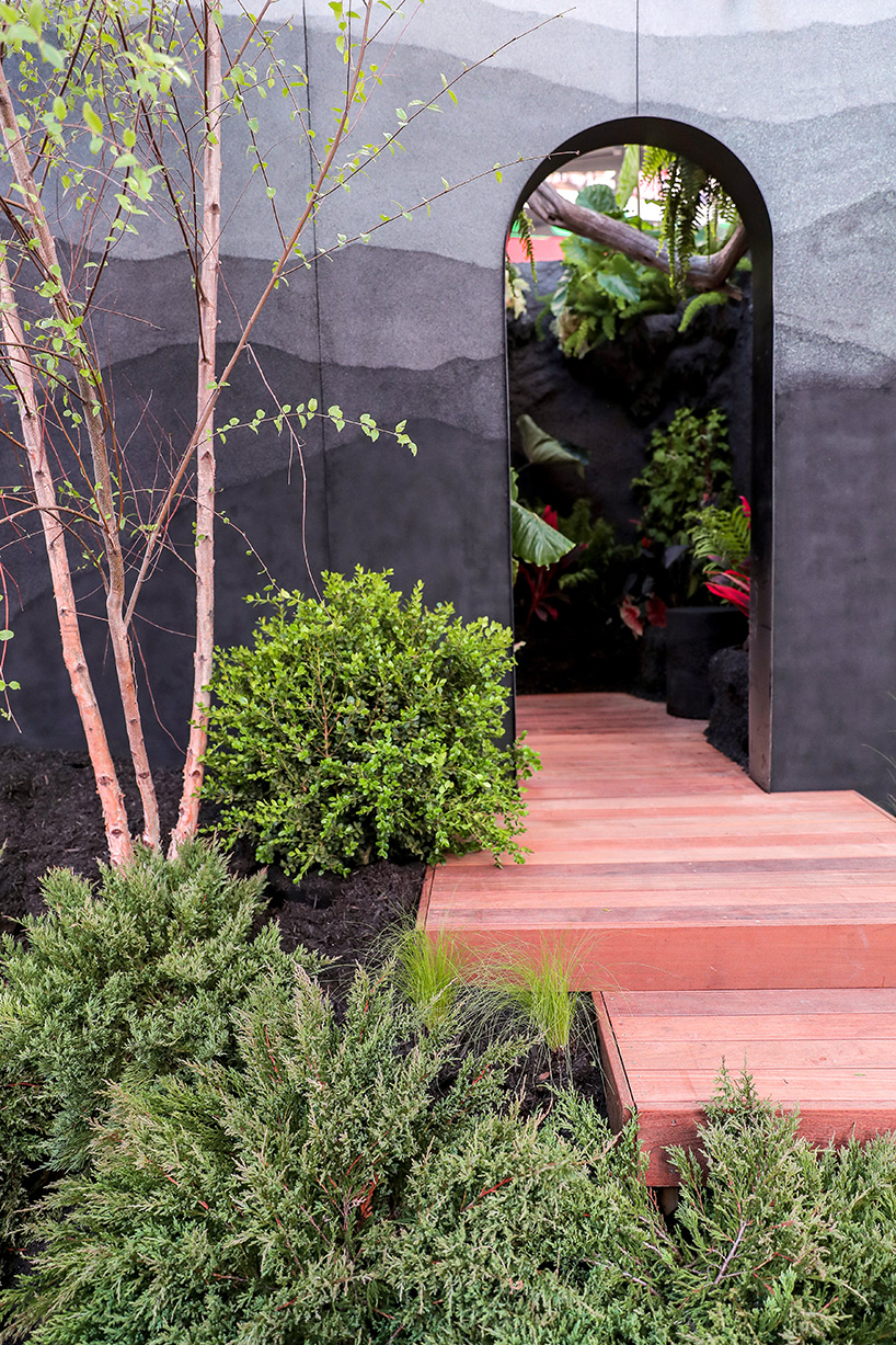 fernando mastrangelo builds tiny house from sand and recycled glass in times square
