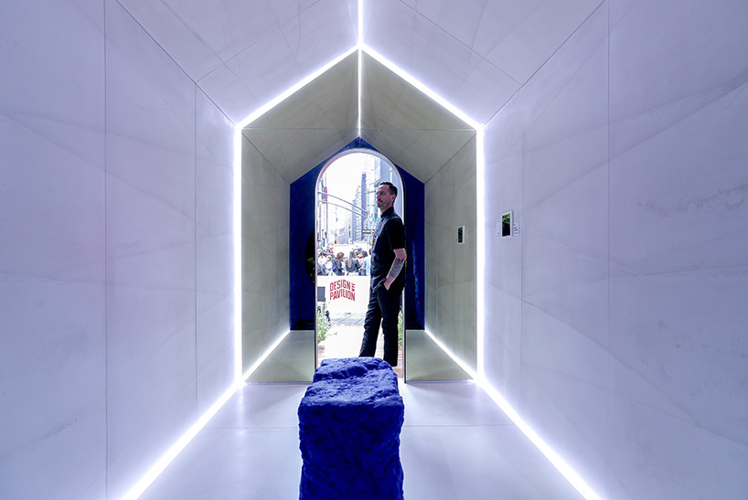 fernando mastrangelo builds tiny house from sand and recycled glass in times square