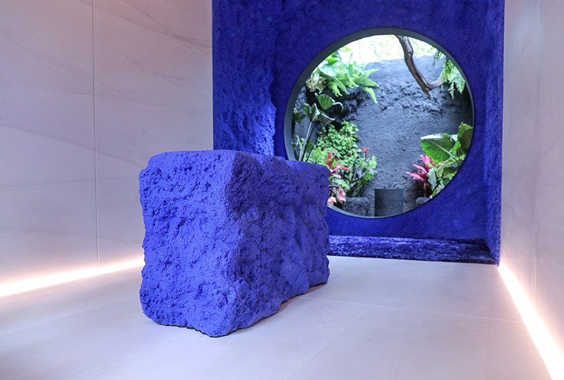 fernando mastrangelo builds tiny house from sand and recycled glass in times square