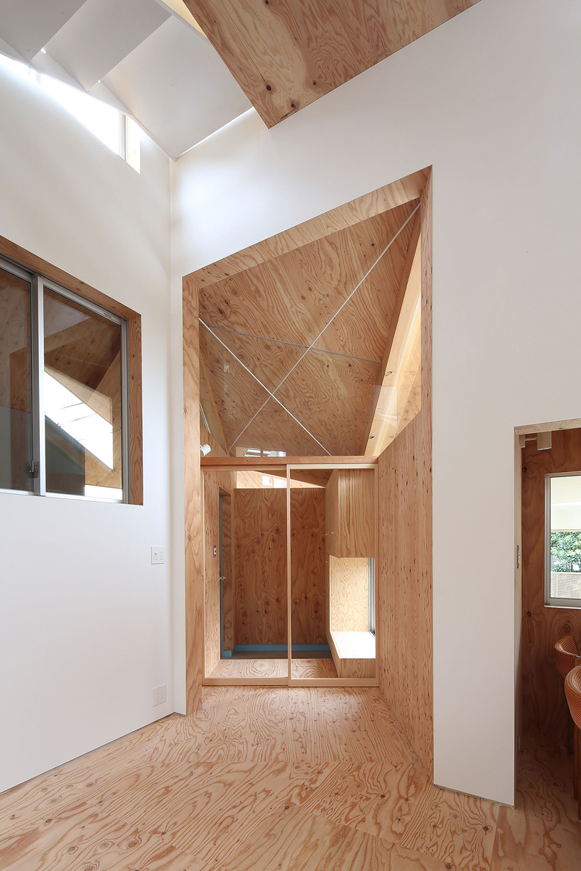 matsuokasatoshitamurayuki builds courtyard house with pleated floor plan outside of tokyo