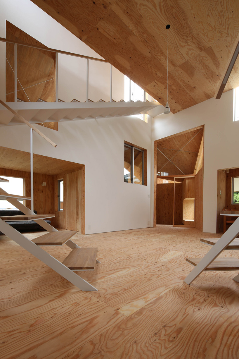 matsuokasatoshitamurayuki builds courtyard house with pleated floor plan outside of tokyo
