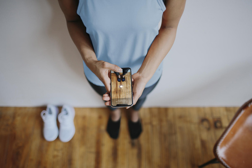 uses AR to scan and measure your feet 