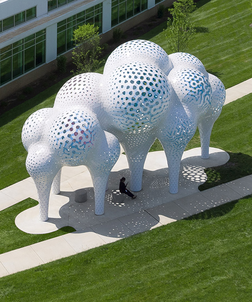 MARC FORNES / THEVERYMANY crafts the seemingly floating 'pillars of dreams'