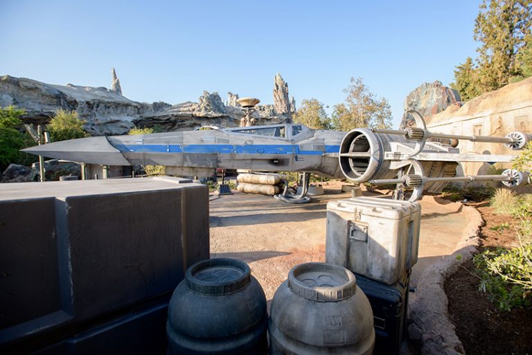 a first look inside disney's new star wars: galaxy's edge theme park