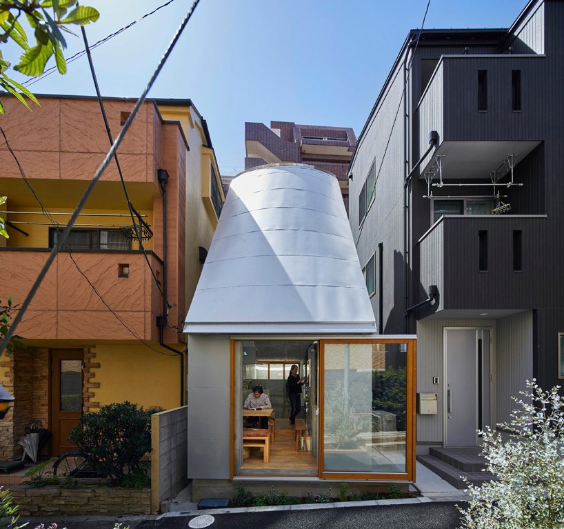 takeshi hosaka’s love2 house is a 19 sqm hut for a couple in tokyo